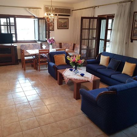 Rustic By The Sea Apartment Flogita Exterior foto